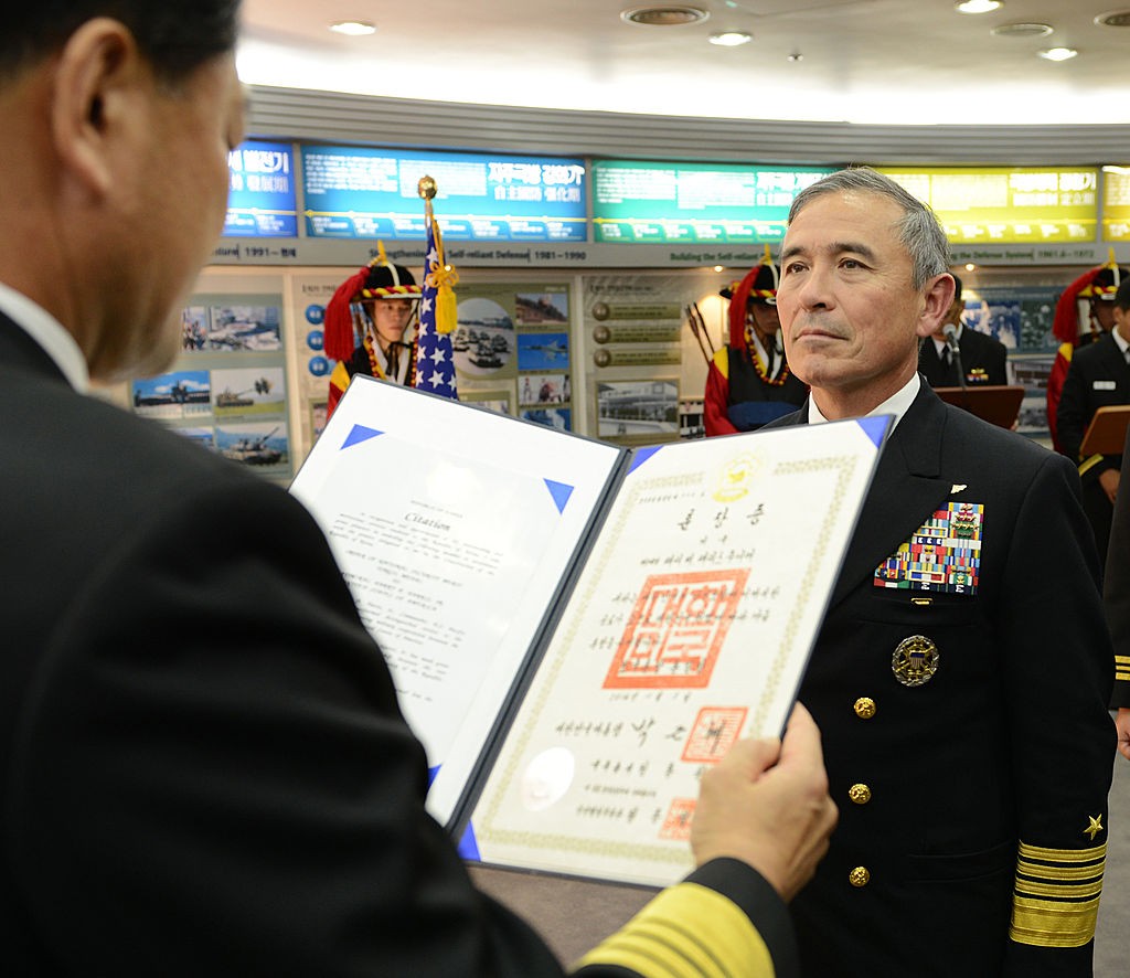 Adm._Harris_Receives_Tong-Il_Medal